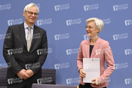 Bundespressekonferenz zum Stand der Klimapolitik in Deutschland in Berlin