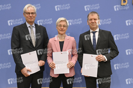 Bundespressekonferenz zum Stand der Klimapolitik in Deutschland in Berlin