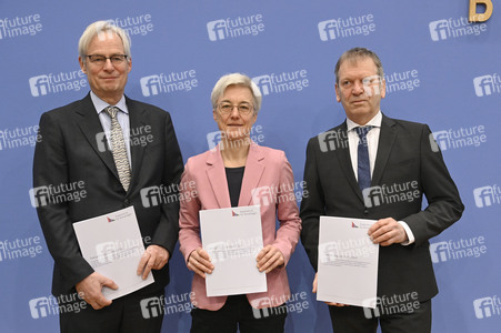 Bundespressekonferenz zum Stand der Klimapolitik in Deutschland in Berlin
