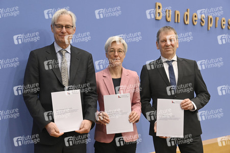 Bundespressekonferenz zum Stand der Klimapolitik in Deutschland in Berlin
