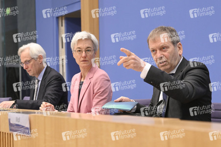 Bundespressekonferenz zum Stand der Klimapolitik in Deutschland in Berlin
