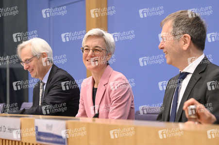 Bundespressekonferenz zum Stand der Klimapolitik in Deutschland in Berlin