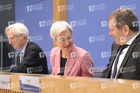 Bundespressekonferenz zum Stand der Klimapolitik in Deutschland in Berlin