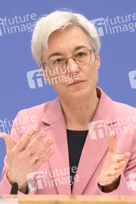 Bundespressekonferenz zum Stand der Klimapolitik in Deutschland in Berlin