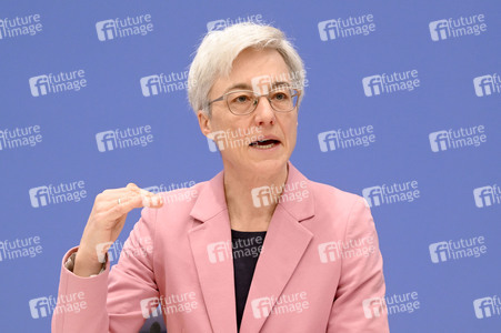 Bundespressekonferenz zum Stand der Klimapolitik in Deutschland in Berlin