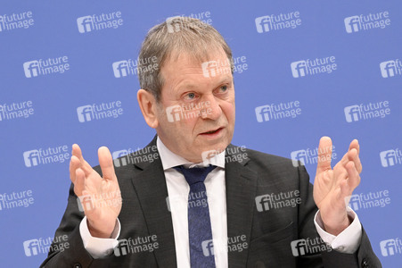 Bundespressekonferenz zum Stand der Klimapolitik in Deutschland in Berlin