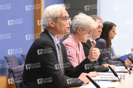 Bundespressekonferenz zum Stand der Klimapolitik in Deutschland in Berlin