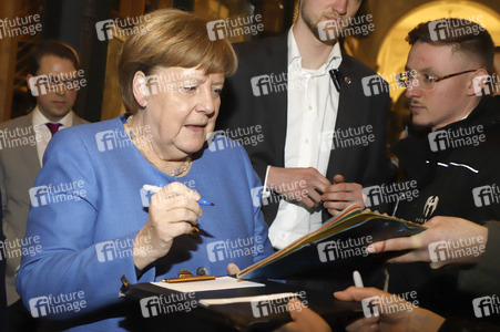 Signierstunde von Angela Merkel in Hamburg