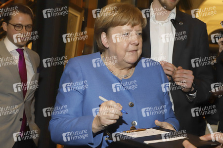 Signierstunde von Angela Merkel in Hamburg