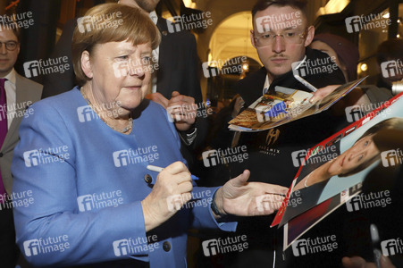 Signierstunde von Angela Merkel in Hamburg