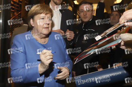 Signierstunde von Angela Merkel in Hamburg