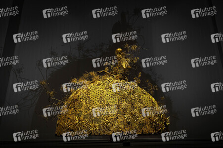 Modeausstellung von Guo Pei in Hongkong