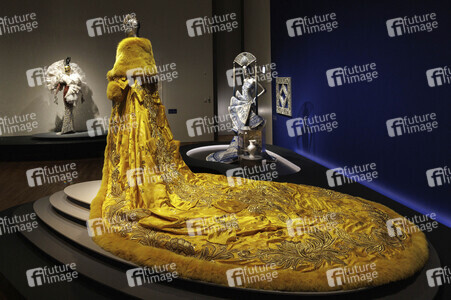 Modeausstellung von Guo Pei in Hongkong