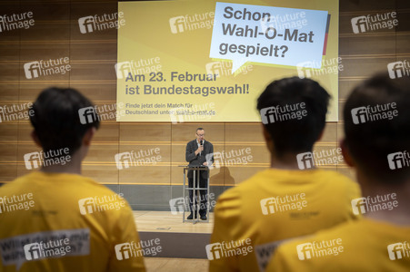 Pressetermin zur Vorstellung des Wahl-O-Mat zur Bundestagswahl 2025 in Berlin