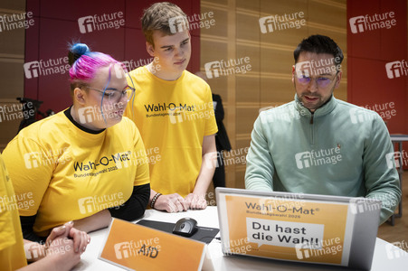 Pressetermin zur Vorstellung des Wahl-O-Mat zur Bundestagswahl 2025 in Berlin