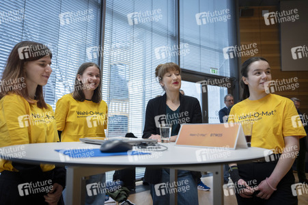 Pressetermin zur Vorstellung des Wahl-O-Mat zur Bundestagswahl 2025 in Berlin