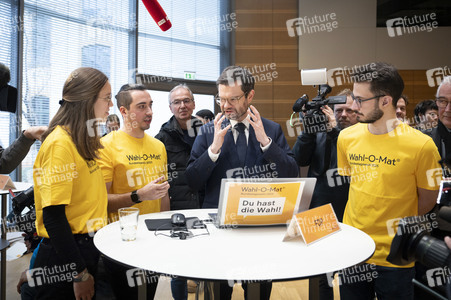 Pressetermin zur Vorstellung des Wahl-O-Mat zur Bundestagswahl 2025 in Berlin