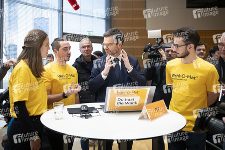 Pressetermin zur Vorstellung des Wahl-O-Mat zur Bundestagswahl 2025 in Berlin