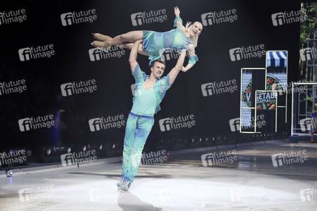 Eisrevue-Premiere 'Holiday on Ice - Horizons' in Hamburg