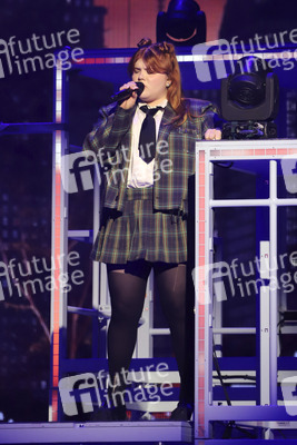 Eisrevue-Premiere 'Holiday on Ice - Horizons' in Hamburg