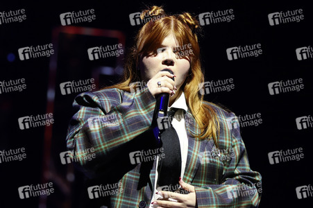 Eisrevue-Premiere 'Holiday on Ice - Horizons' in Hamburg