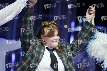 Eisrevue-Premiere 'Holiday on Ice - Horizons' in Hamburg