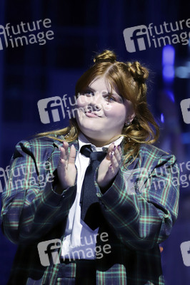 Eisrevue-Premiere 'Holiday on Ice - Horizons' in Hamburg