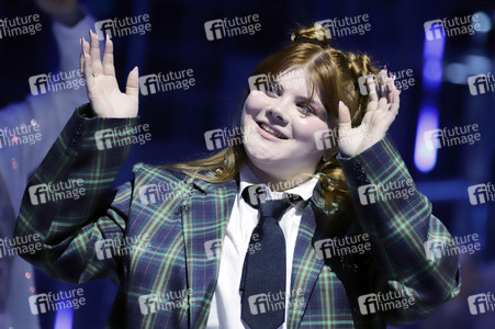 Eisrevue-Premiere 'Holiday on Ice - Horizons' in Hamburg