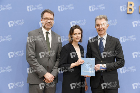 Bundespressekonferenz zum Munich Security Report 2025 in Berlin