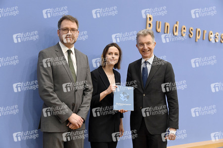 Bundespressekonferenz zum Munich Security Report 2025 in Berlin