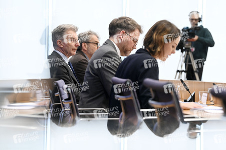Bundespressekonferenz zum Munich Security Report 2025 in Berlin