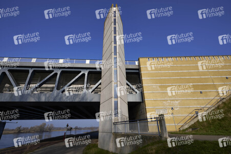 Trogbrücke Magdeburg