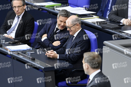 212. Sitzung des Deutschen Bundestages in Berlin