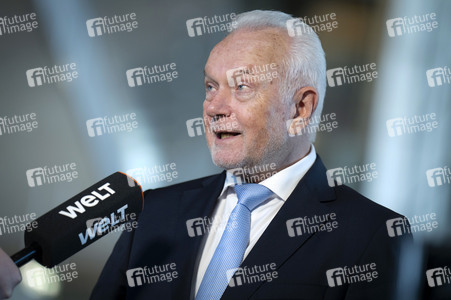 212. Sitzung des Deutschen Bundestages in Berlin