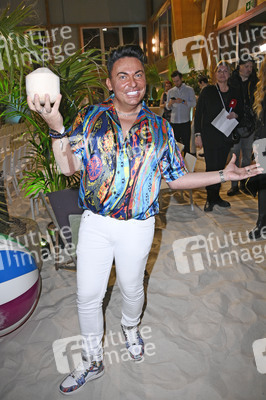 Premiere von 'Promis unter Palmen' in Berlin