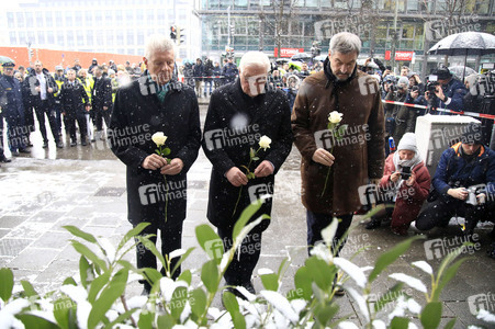 Stilles Gedenken am Ort des mutmaßlichen Anschlags vom 13. Februar in München