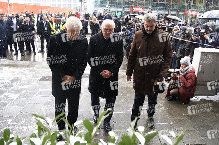 Stilles Gedenken am Ort des mutmaßlichen Anschlags vom 13. Februar in München