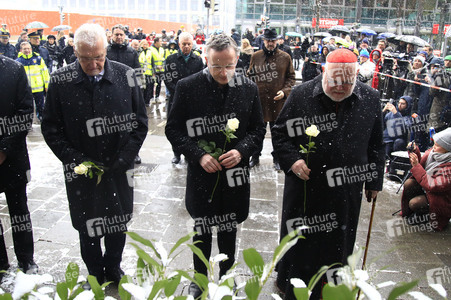 Stilles Gedenken am Ort des mutmaßlichen Anschlags vom 13. Februar in München