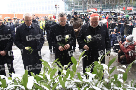 Stilles Gedenken am Ort des mutmaßlichen Anschlags vom 13. Februar in München