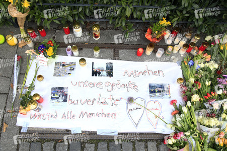 Stilles Gedenken am Ort des mutmaßlichen Anschlags vom 13. Februar in München