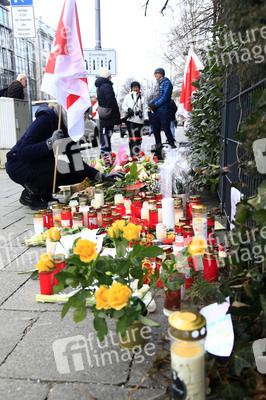 Stilles Gedenken am Ort des mutmaßlichen Anschlags vom 13. Februar in München