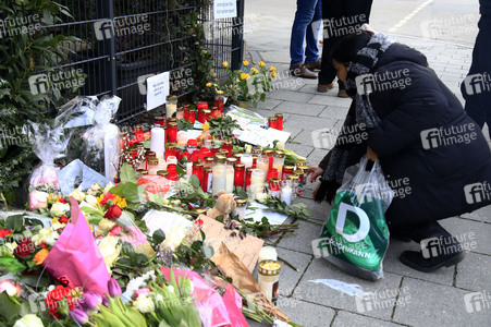 Stilles Gedenken am Ort des mutmaßlichen Anschlags vom 13. Februar in München