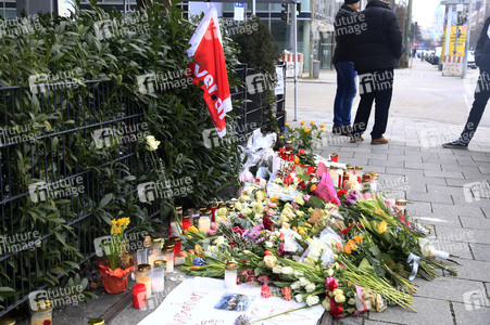 Stilles Gedenken am Ort des mutmaßlichen Anschlags vom 13. Februar in München