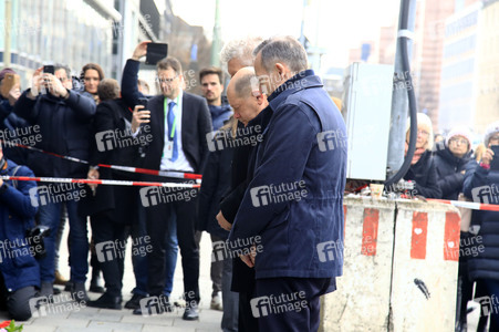 Stilles Gedenken am Ort des mutmaßlichen Anschlags vom 13. Februar in München