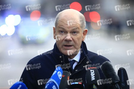 Stilles Gedenken am Ort des mutmaßlichen Anschlags vom 13. Februar in München