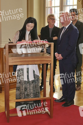 Eintrag der Berlinale-Jury in das Gästebuch von Berlin, Berlinale 2025