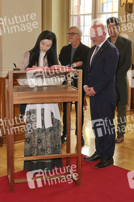 Eintrag der Berlinale-Jury in das Gästebuch von Berlin, Berlinale 2025