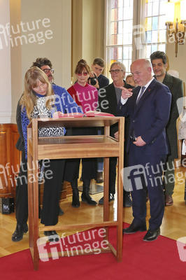 Eintrag der Berlinale-Jury in das Gästebuch von Berlin, Berlinale 2025