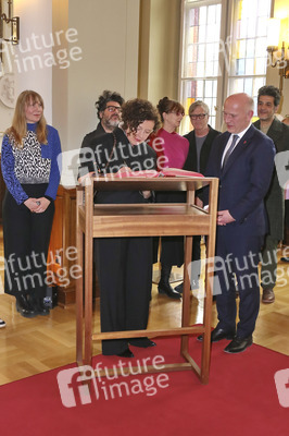 Eintrag der Berlinale-Jury in das Gästebuch von Berlin, Berlinale 2025