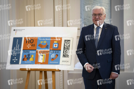 Übergabe der Wohlfahrtsmarken 2025 in Berlin